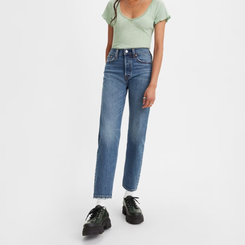 Levi Wedgie Straight Jeans - medium wash - sz 26